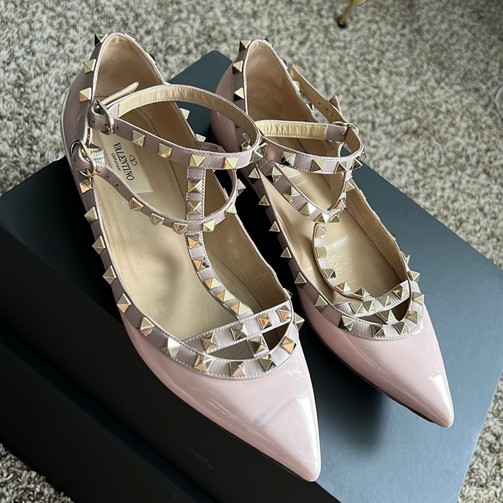 Valentino Garavani Patent Rockstud Caged Ballet Flats Beige/Light Pink Size 38.5